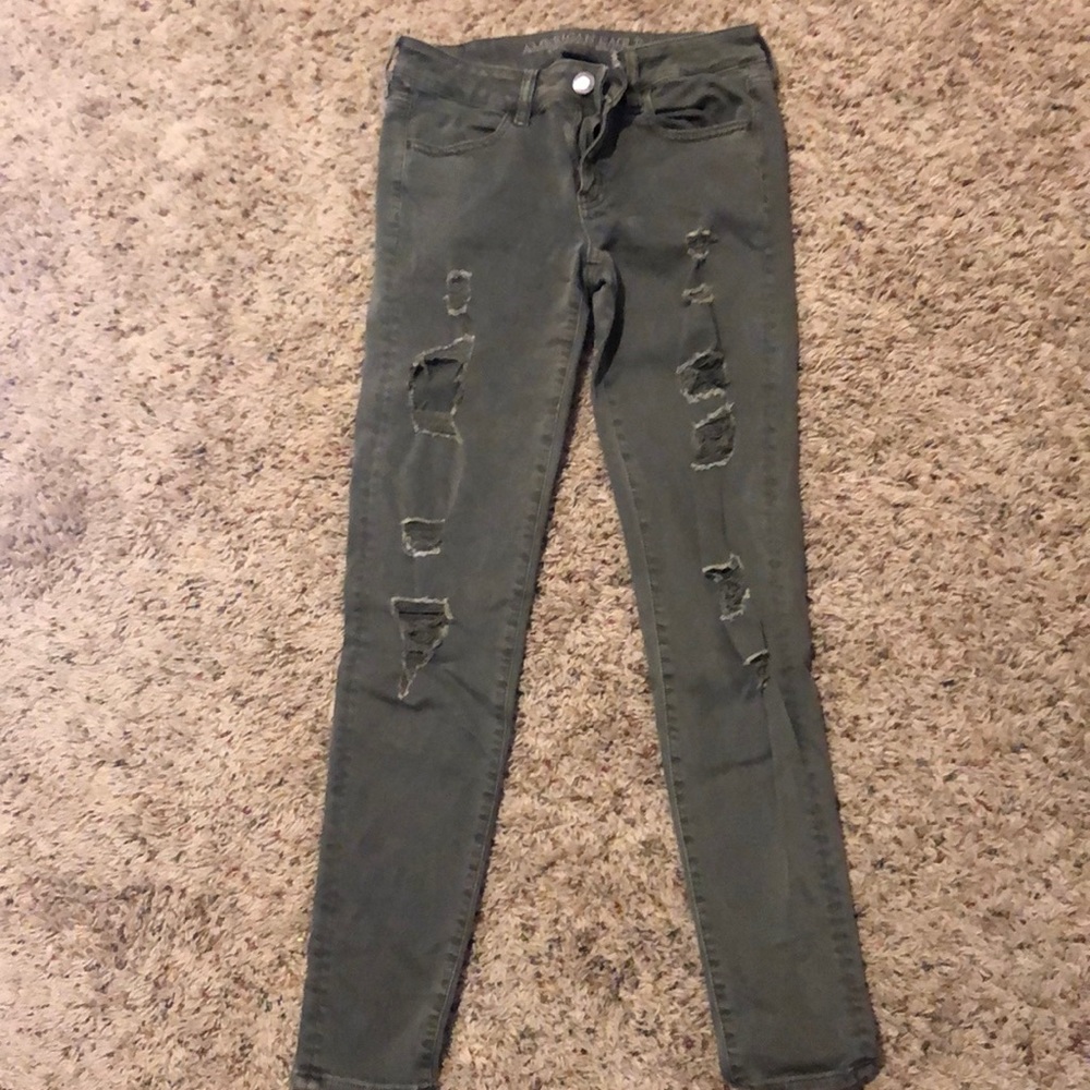 Brand new American Eagle distressed jeans